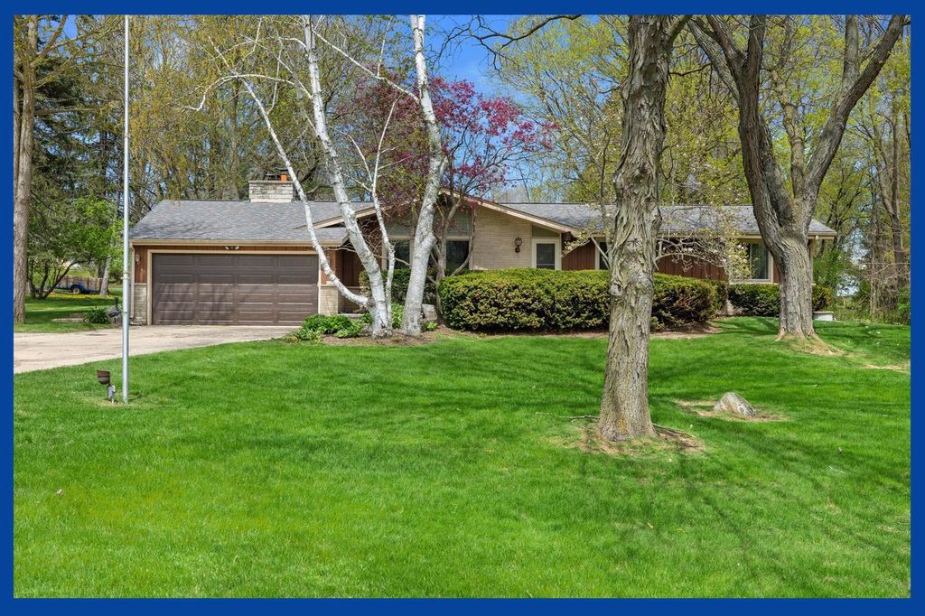 Photo of 1135 Country Highlands DRIVE, Hubertus, WI 53033 (MLS # 1961650)
