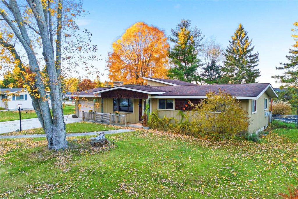 Photo of 1010 Forest AVENUE, Sheboygan, WI 53081 (MLS # 1943034)