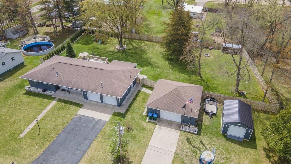 Photo of 707 Sunset DRIVE, Redgranite, WI 54970 (MLS # 50322616)