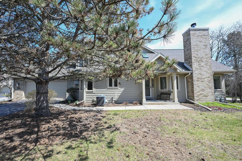 Photo of N21W24093 Dorchester DRIVE #16D, Pewaukee, WI 53072 (MLS # 1955505)