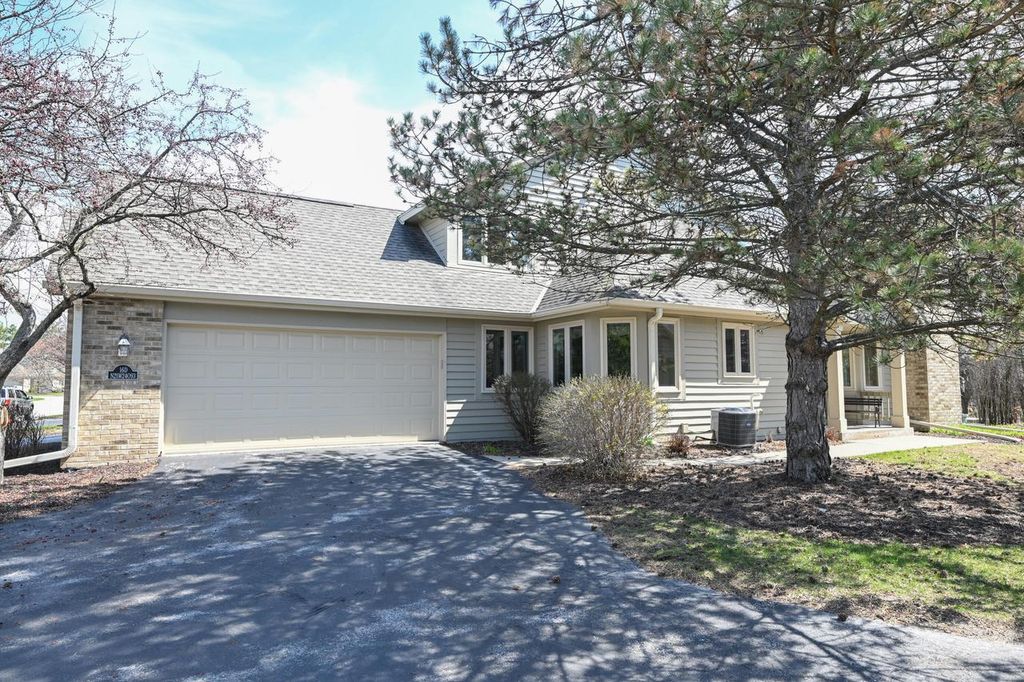 Photo of N21W24093 Dorchester DRIVE #16D, Pewaukee, WI 53072 (MLS # 1955505)