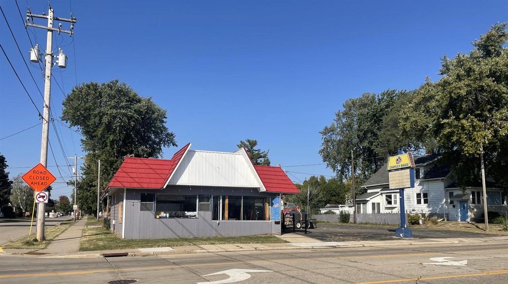 Photo of 1429 S Main STREET, Oshkosh, WI 54902 (MLS # 50316189)