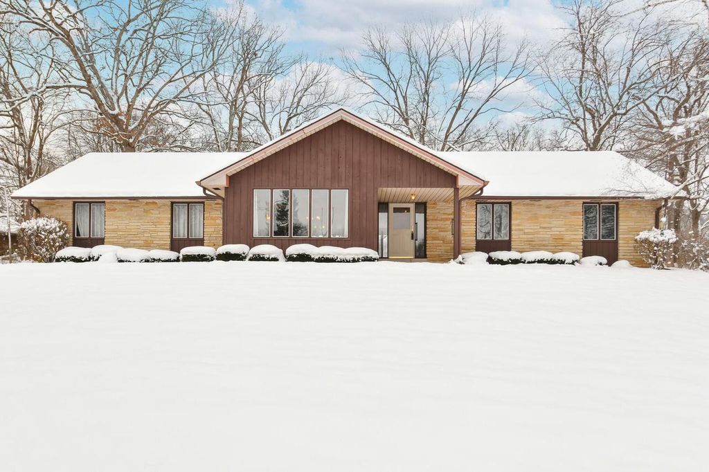 Photo of S40W26950 Oak Grove LANE, Waukesha, WI 53189 (MLS # 1944393)