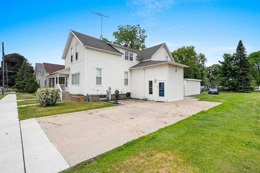 Photo of 2528 Taylor STREET, Marinette, WI 54143 (MLS # 50327125)