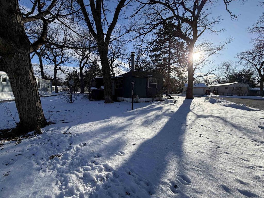 Photo of 122 Falling Creek CIRCLE, Janesville, WI 53548 (MLS # 2015779)
