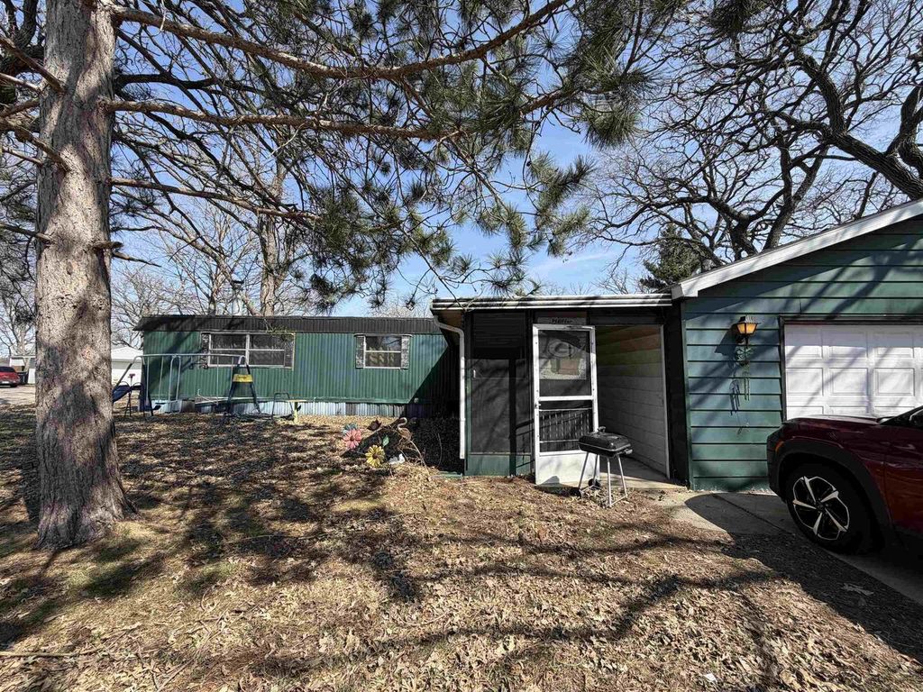 Photo of 122 Falling Creek CIRCLE, Janesville, WI 53548 (MLS # 2015779)
