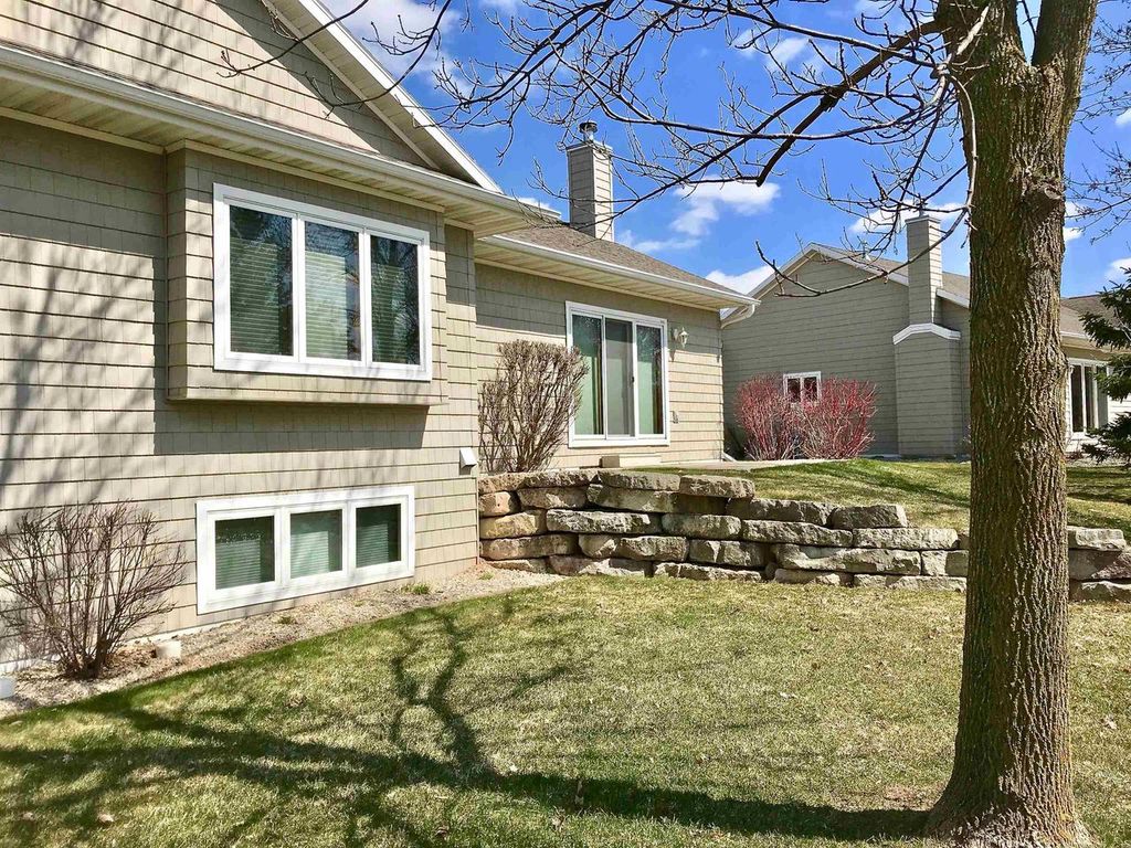 Photo of 1442 Rushmore CIRCLE, De Pere, WI 54115 (MLS # 50323694)