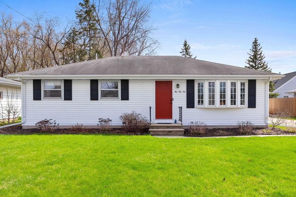 Photo of 142 W Peckham STREET, Neenah, WI 54956 (MLS # 50323973)