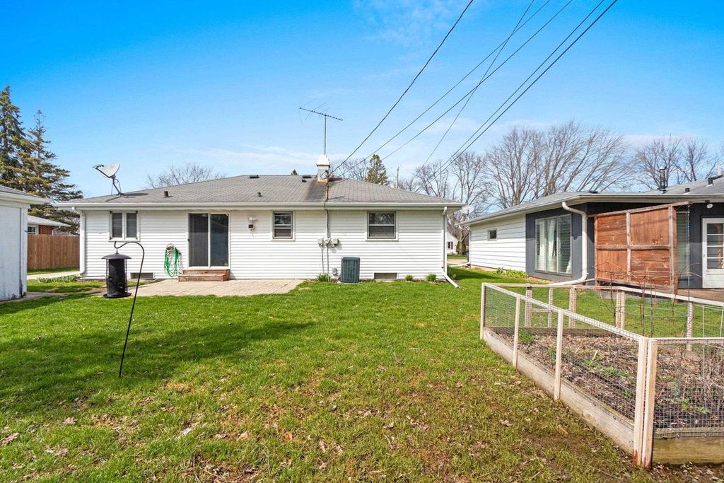 Photo of 142 W Peckham STREET, Neenah, WI 54956 (MLS # 50323973)