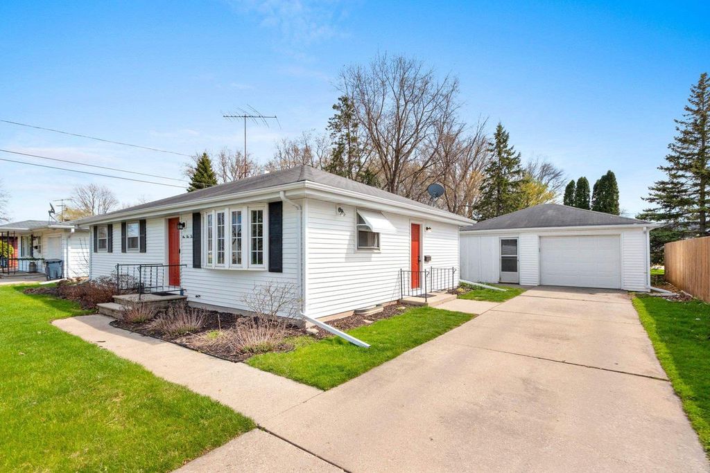 Photo of 142 W Peckham STREET, Neenah, WI 54956 (MLS # 50323973)