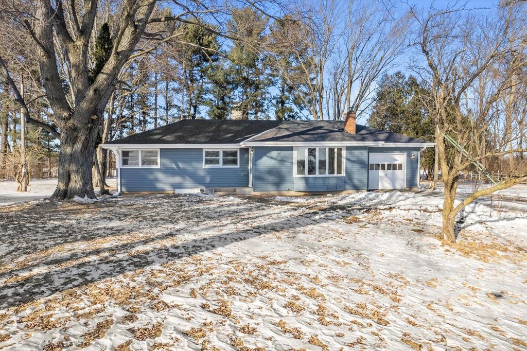 Photo of 34302 Loland Dr, Waterford, WI 53185 (MLS # 1948829)