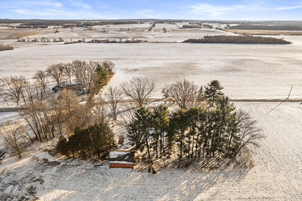 Photo of 34302 Loland Dr, Waterford, WI 53185 (MLS # 1948829)