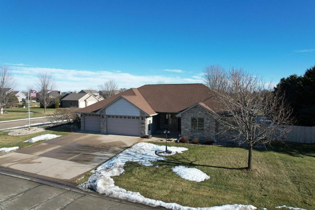 Photo of N9106 Hedgerow DRIVE, Appleton, WI 54915 (MLS # 2014825)