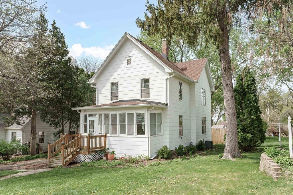 Photo of 212 Madison AVENUE, Deforest, WI 53532 (MLS # 2021273)