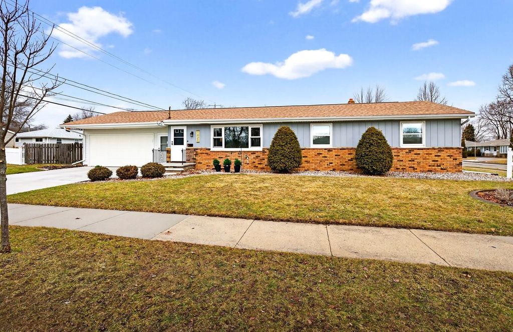 Photo of 1428 E Pershing STREET, Appleton, WI 54911 (MLS # 50321338)