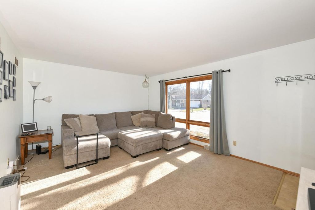 Photo of 1636 W Fairfield COURT, Glendale, WI 53209 (MLS # 1946860)