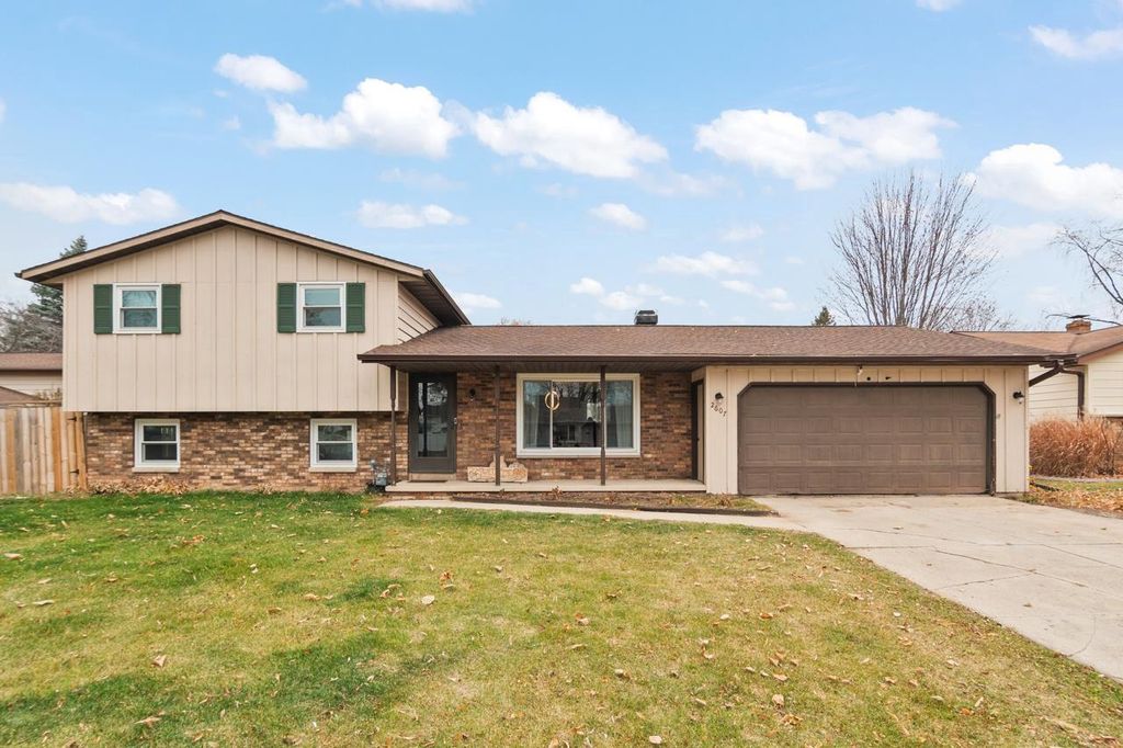 Photo of 2607 Vicki LANE, Green Bay, WI 54311 (MLS # 50318525)