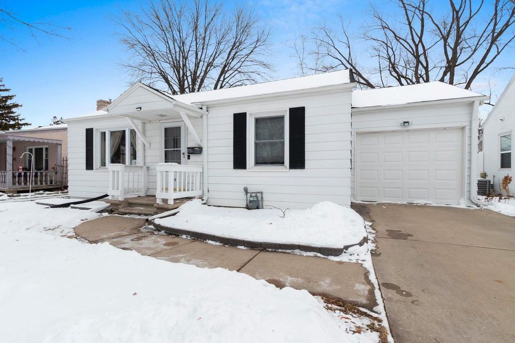 Photo of 1115 Gross AVENUE, Green Bay, WI 54304 (MLS # 50320949)