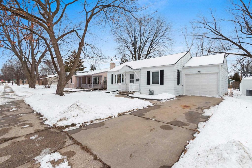Photo of 1115 Gross AVENUE, Green Bay, WI 54304 (MLS # 50320949)