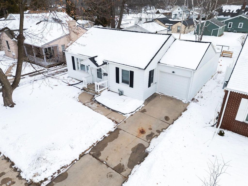 Photo of 1115 Gross AVENUE, Green Bay, WI 54304 (MLS # 50320949)