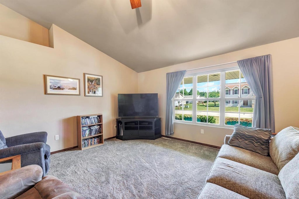 Photo of 1927 Cross Creek CIRCLE, De Pere, WI 54115 (MLS # 50331311)