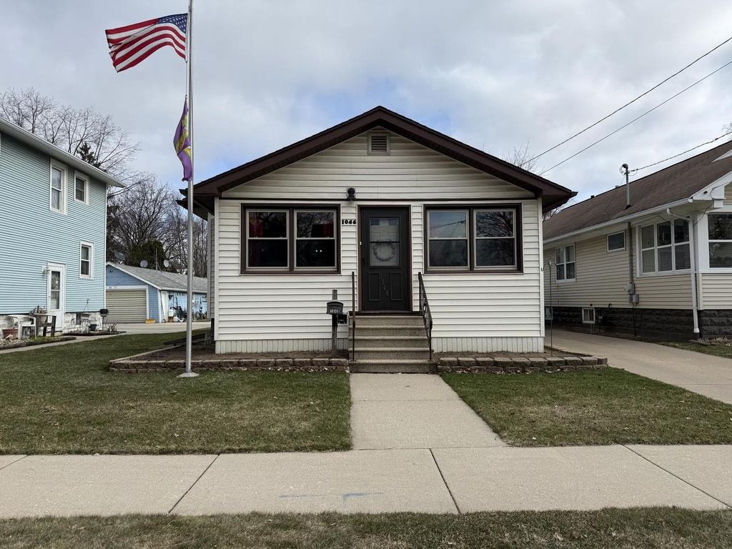 Photo of 1046 Dousman STREET, Green Bay, WI 54303 (MLS # 50323012)