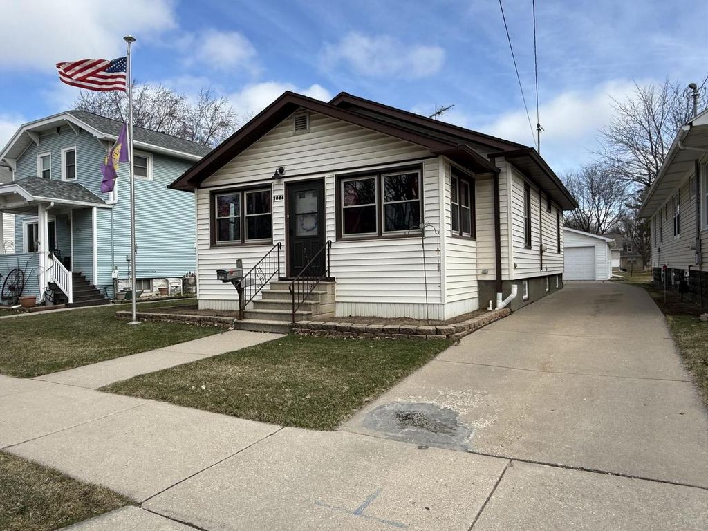 Photo of 1046 Dousman STREET, Green Bay, WI 54303 (MLS # 50323012)