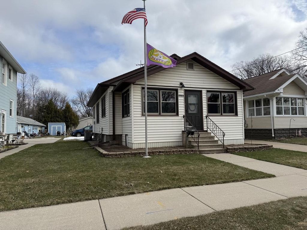 Photo of 1046 Dousman STREET, Green Bay, WI 54303 (MLS # 50323012)