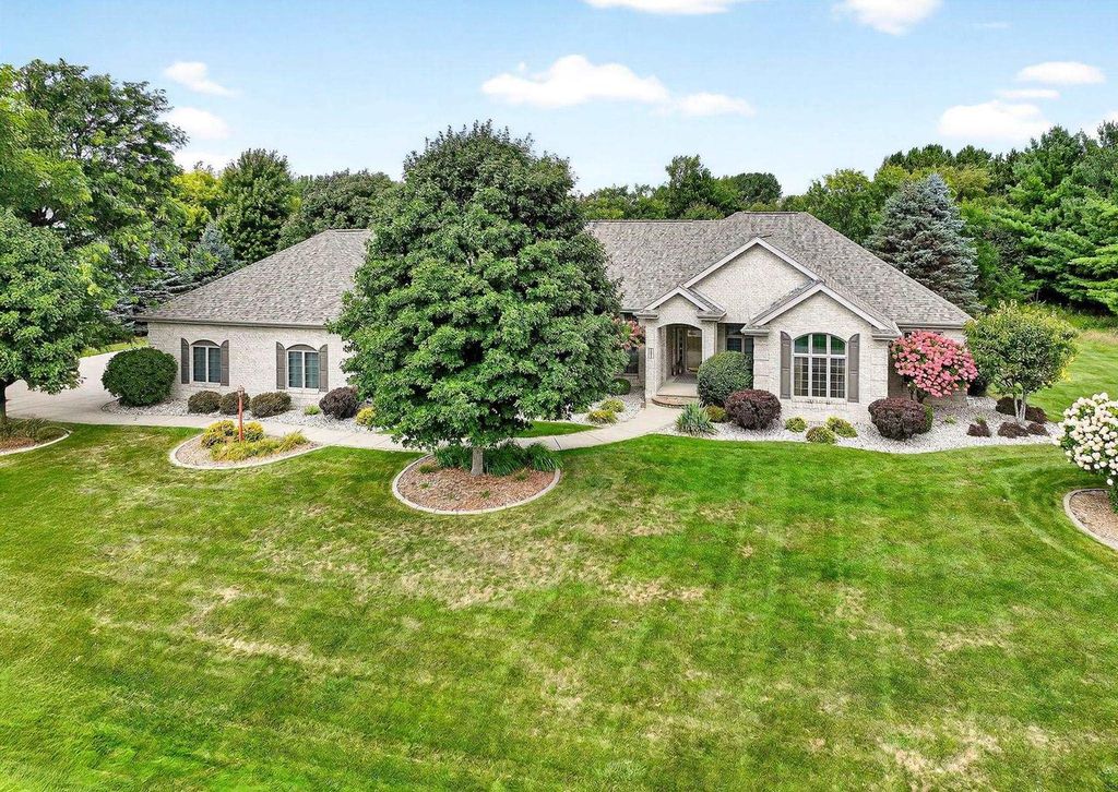 Photo of 4351 N Sugar Maple LANE, Appleton, WI 54913 (MLS # 50318693)