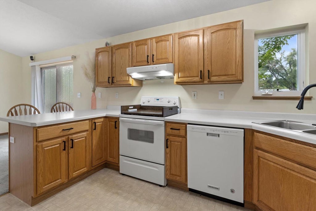 Photo of 325 W Rice DRIVE, Beloit, WI 53511 (MLS # 2030706)