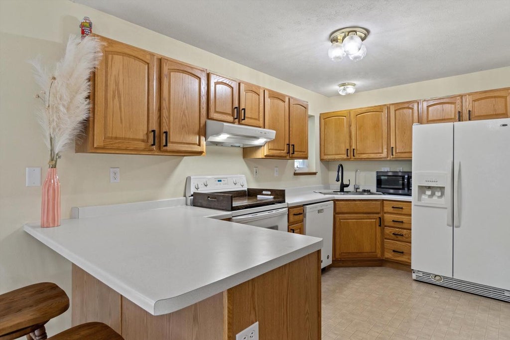 Photo of 325 W Rice DRIVE, Beloit, WI 53511 (MLS # 2030706)