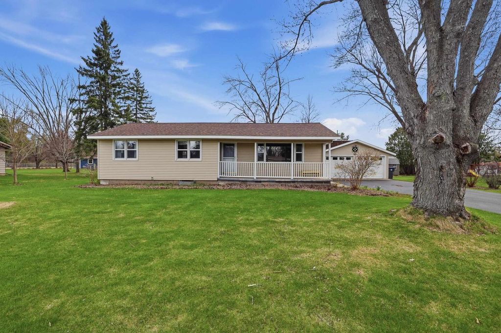 Photo of 215 E Willow STREET, Stevens Point, WI 54481 (MLS # 22601569)