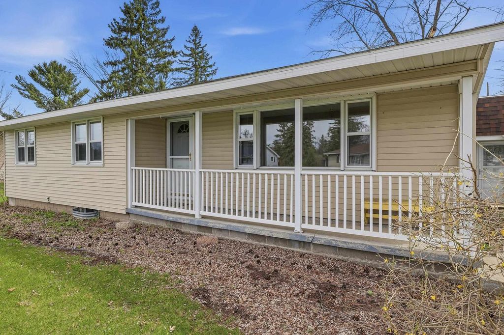 Photo of 215 E Willow STREET, Stevens Point, WI 54481 (MLS # 22601569)