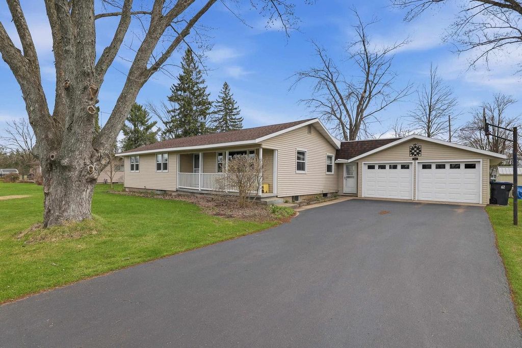 Photo of 215 E Willow STREET, Stevens Point, WI 54481 (MLS # 22601569)