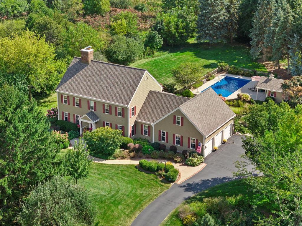 Photo of N40W33325 Woodsview DRIVE, Nashotah, WI 53058 (MLS # 1942292)