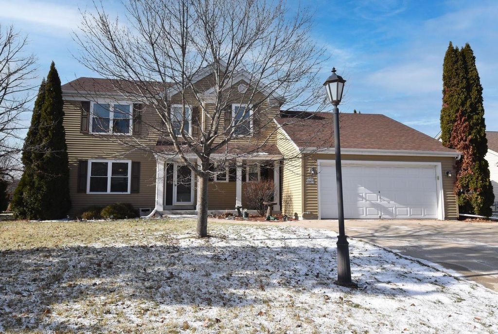 Photo of W142N9823 Amber DRIVE, Germantown, WI 53022 (MLS # 1947261)