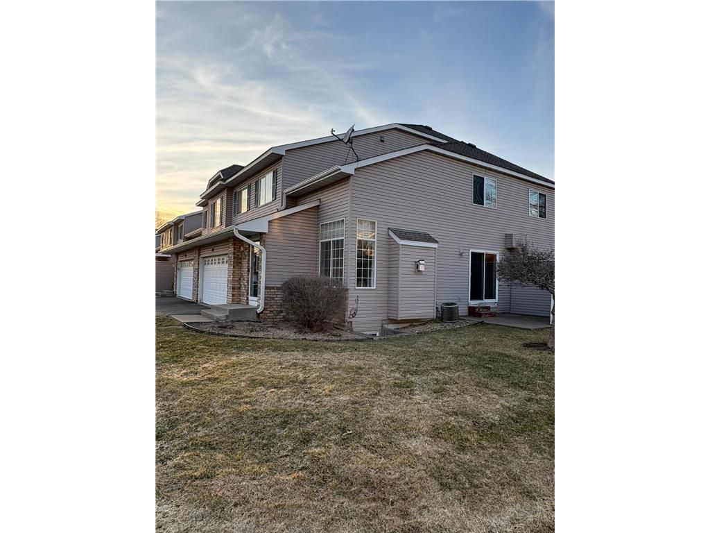 Photo of 837 Summer Pines CIRCLE, Hudson, WI 54016 (MLS # 7044395)