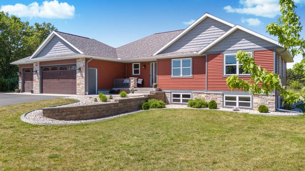 Photo of W7431 White Oak RUN, Pardeeville, WI 53954 (MLS # 2024958)