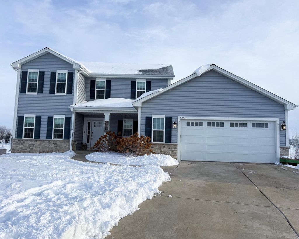 Photo of N7963 Forest DRIVE, Ixonia, WI 53036 (MLS # 1941604)