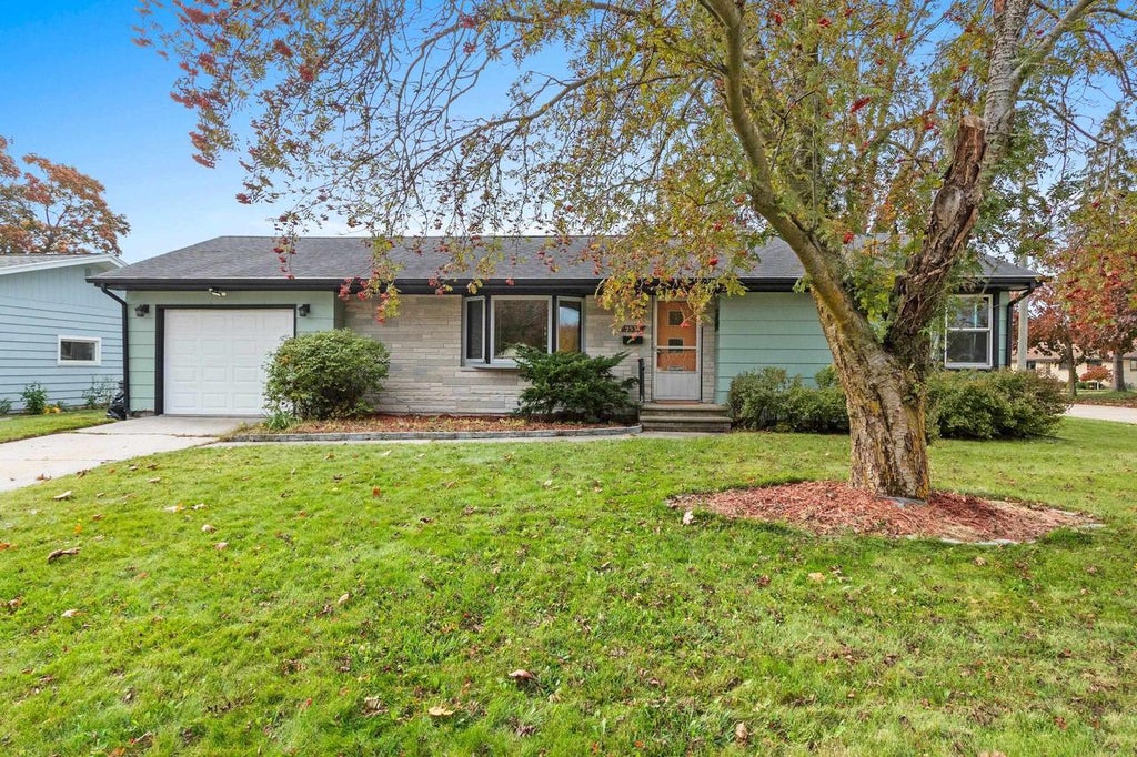 Photo of 2537 39th STREET, Two Rivers, WI 54241 (MLS # 50335096)