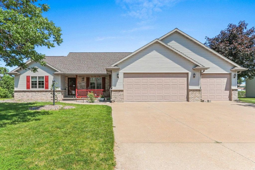 Photo of W6164 Shagbark Hickory LANE, Menasha, WI 54952 (MLS # 50328754)