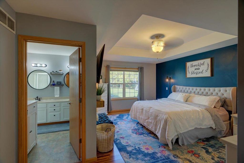 Photo of 1124 West AVENUE SOUTH AVENUE S #1126, La Crosse, WI 54601 (MLS # 1945135)