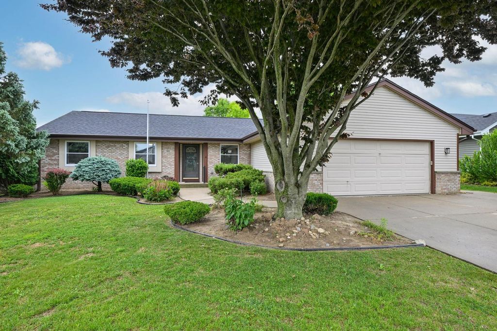 Photo of 925 E Fitzsimmons ROAD, Oak Creek, WI 53154 (MLS # 1964163)