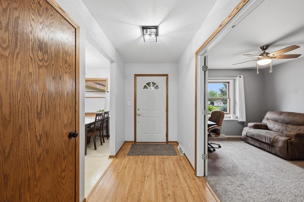 Photo of 925 E Fitzsimmons ROAD, Oak Creek, WI 53154 (MLS # 1964163)