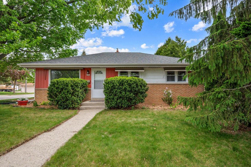 Photo of 7210 W Morgan AVENUE, Milwaukee, WI 53220 (MLS # 1963631)