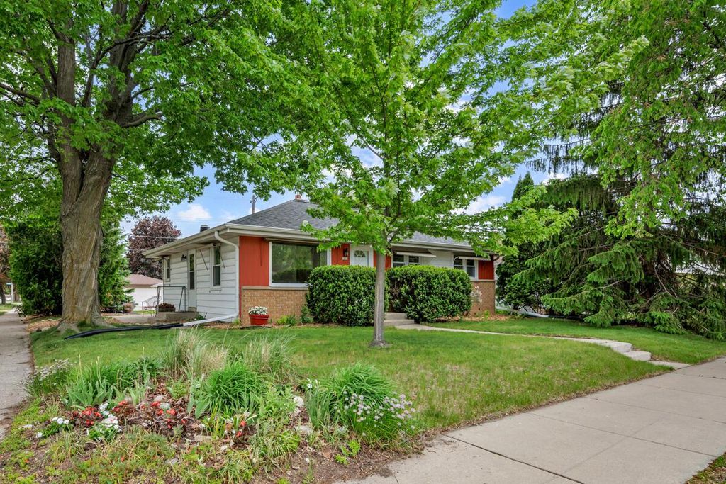 Photo of 7210 W Morgan AVENUE, Milwaukee, WI 53220 (MLS # 1963631)