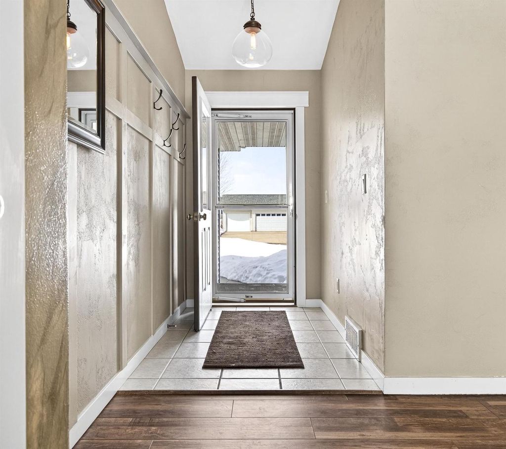 Photo of N9598 Chadbury LANE, Appleton, WI 54915 (MLS # 50322561)