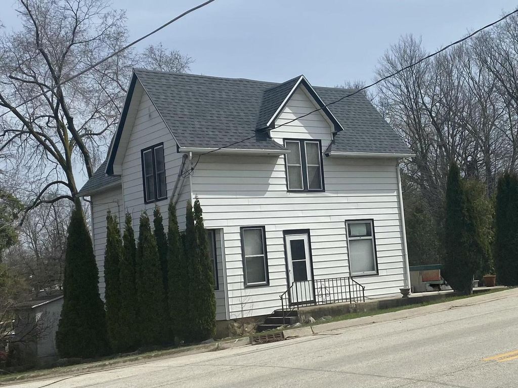 Photo of 1810 Washington AVENUE, Cedarburg, WI 53012 (MLS # 1941539)