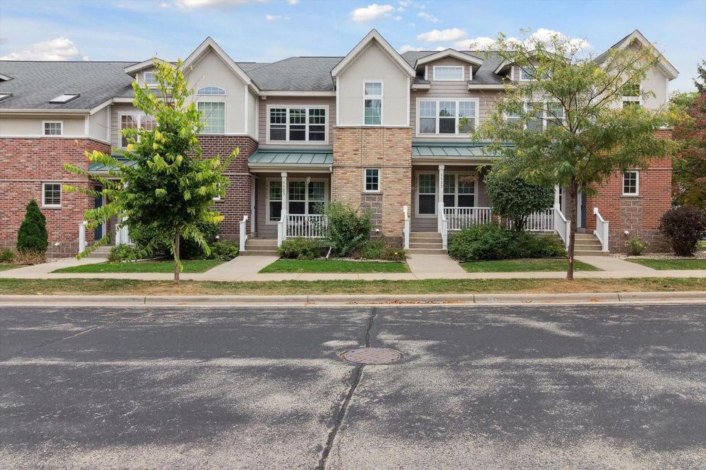 Photo of 5527 Caddis BEND, Fitchburg, WI 53711 (MLS # 2010348)