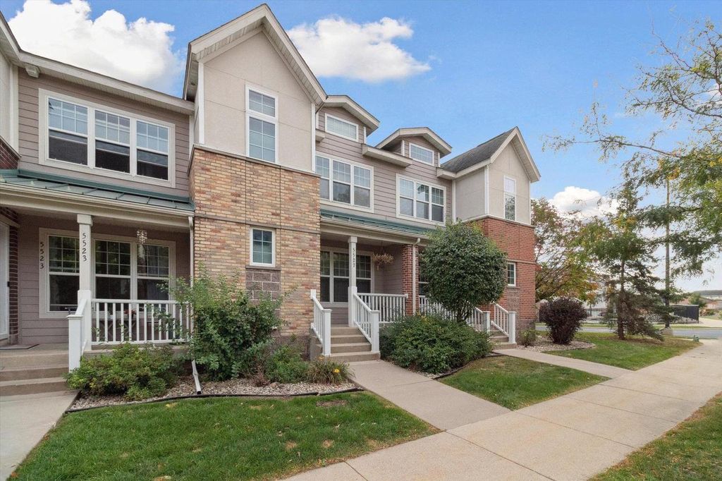 Photo of 5527 Caddis BEND, Fitchburg, WI 53711 (MLS # 2010348)